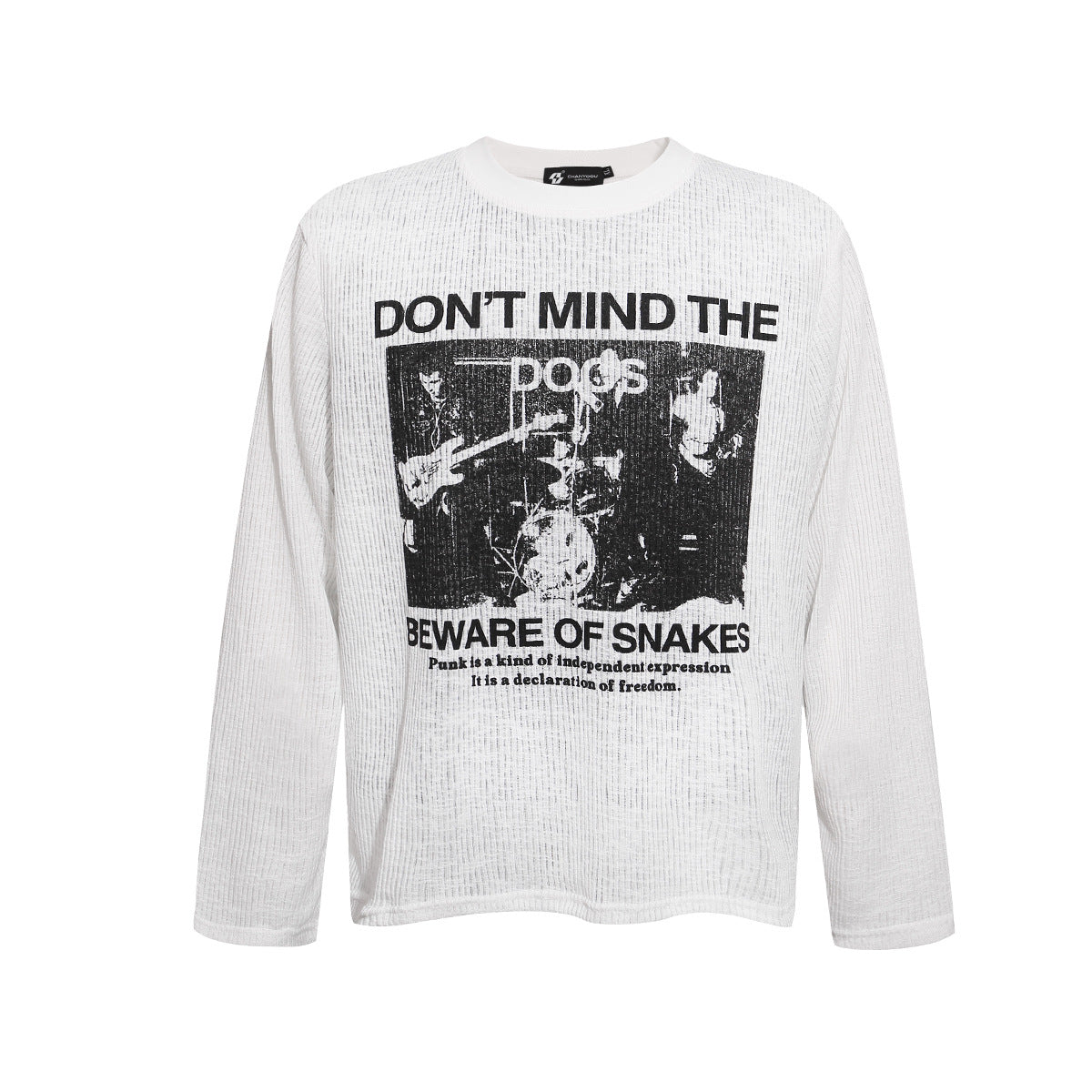 Camiseta blanca de manga larga de punto waffle con estampado de banda punk negra que dice Don't Mind the Dogs Beware of Snakes; fr