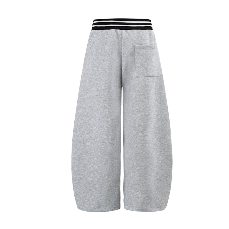 Jogginghose mit weitem Bein zum Hineinschlüpfen, gestreiftem Bund und Gothic-Grafikprint