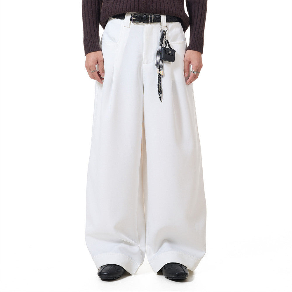 Weite Herrenfaltenhose in Offwhite mit High-Waist-Bund und tiefen Bundfalten, lockere gerade Silhouette