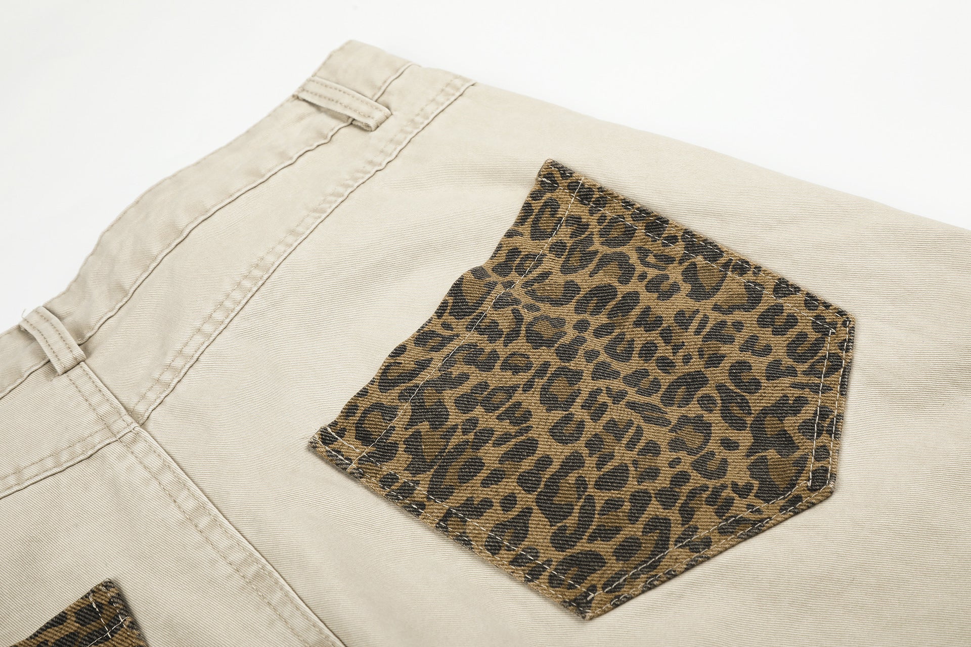 Pantalones de pierna ancha con paneles de estampado de leopardo – Pantalones banana de corte relajado