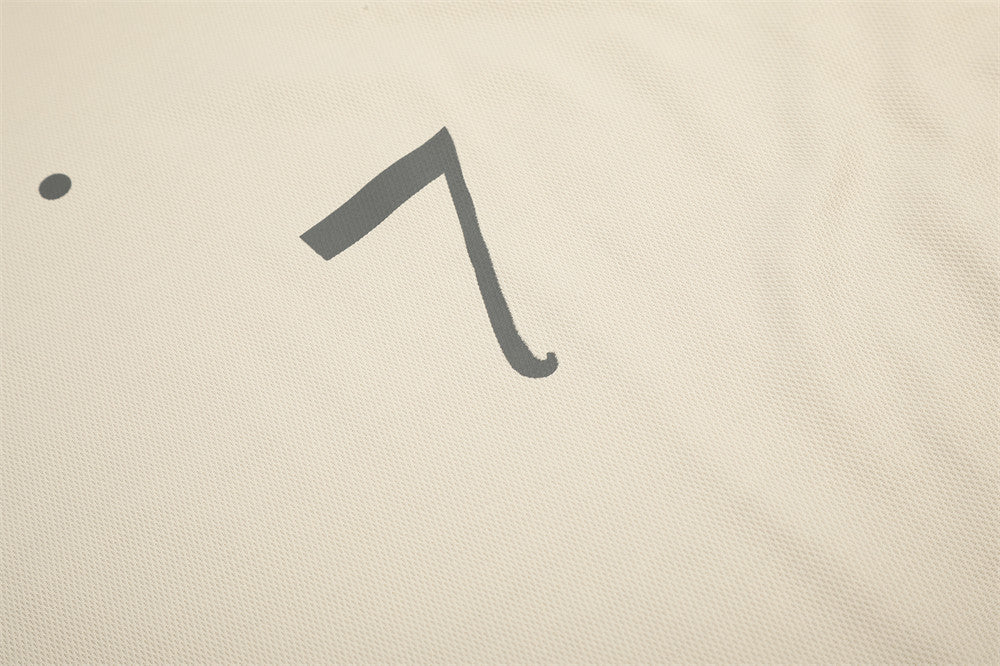 Beige tee back number detail with single large 7 print