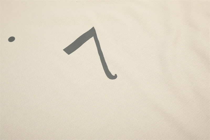 Beige tee back number detail with single large 7 print