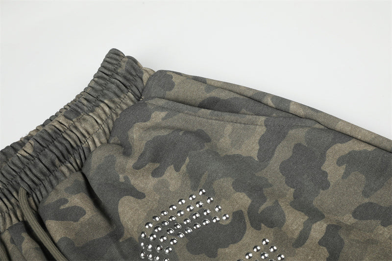Men's Camo Wide-Leg Cargo Pants with Rhinestone Letters & Multi-Pocket Design