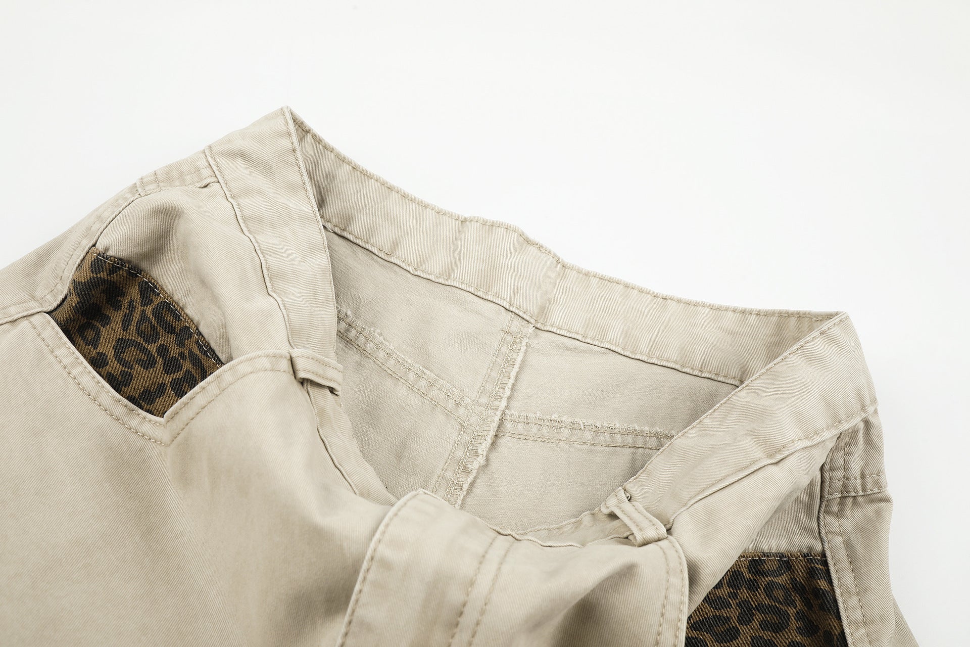Pantalones de pierna ancha con paneles de estampado de leopardo – Pantalones banana de corte relajado