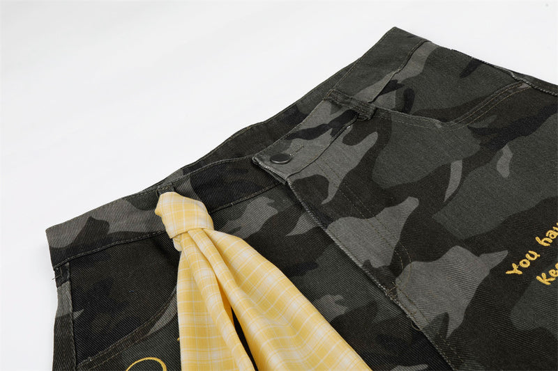 Men's Wide-Leg Camo Cargo Shorts with Bandana Detail & Multi-Pocket