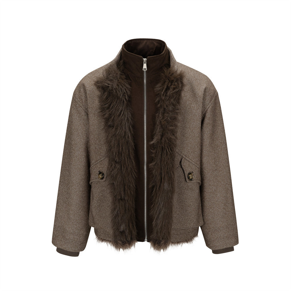 Braune Tweedjacke mit Hahnentrittmuster und Stehkragen, Kunstfellbesatz vorne und wattiertem Steppfutter, Vorderansicht