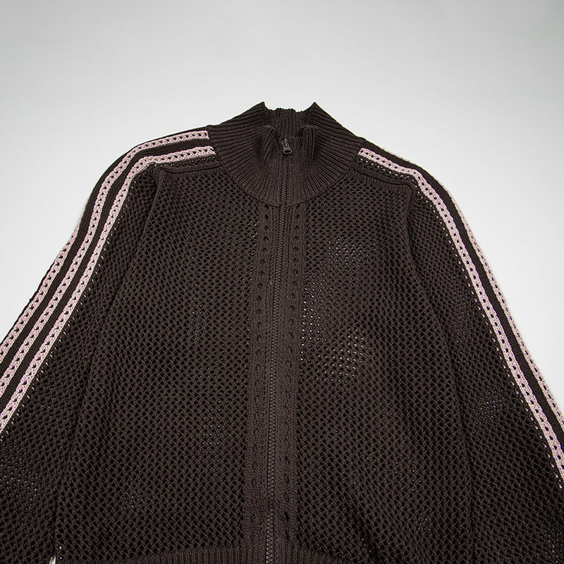 Figurbetonte Jacke mit Reißverschluss aus Lochstrick, Stehkragen und seitlichem Streifendetail