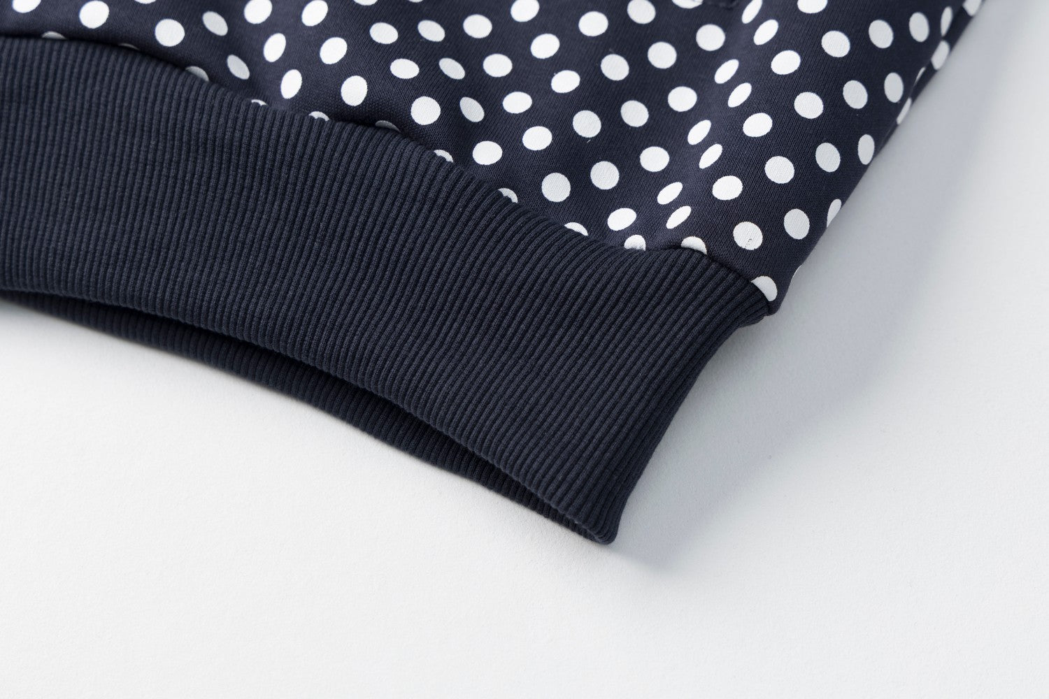 Veste de survêtement zippée à col montant, pois et manches à bandes