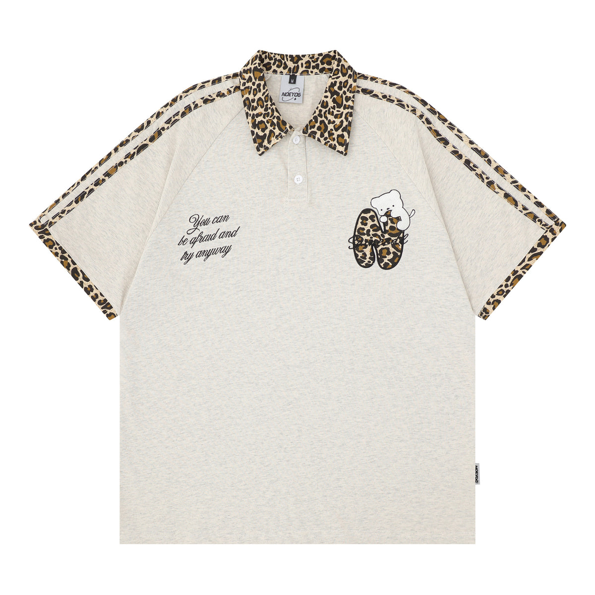Polo léopard avec broderie ours cartoon et détail cordon porte-carte d’identité
