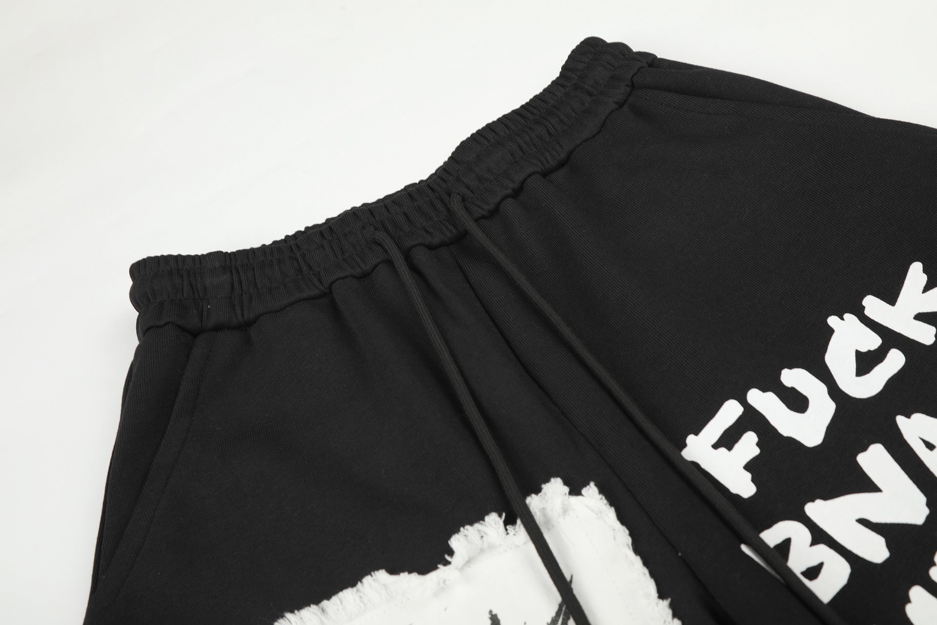 Pantalon de survêtement à jambes larges avec écusson licorne et imprimé graffiti – Streetwear noir