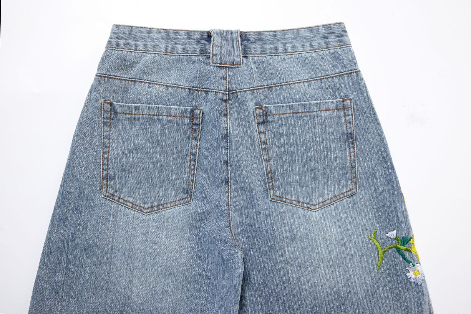 Floral Embroidered Wide-Leg Jeans – Men's Barrel Fit Washed Denim