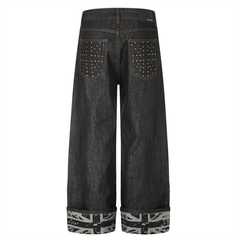 Jean homme à jambes larges – Denim noir, poches arrière cloutées et revers Union Jack