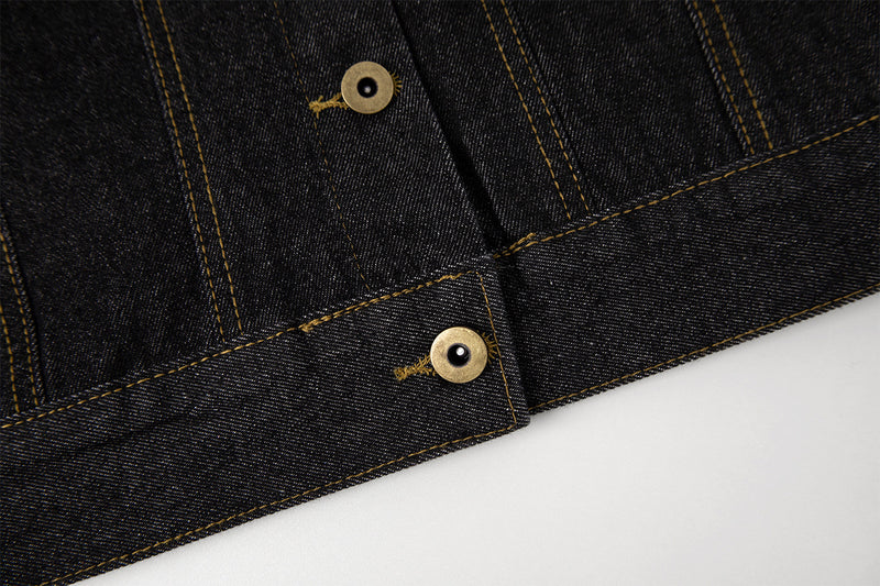 Veste en jean brut avec col léopard et poches à clous dorés