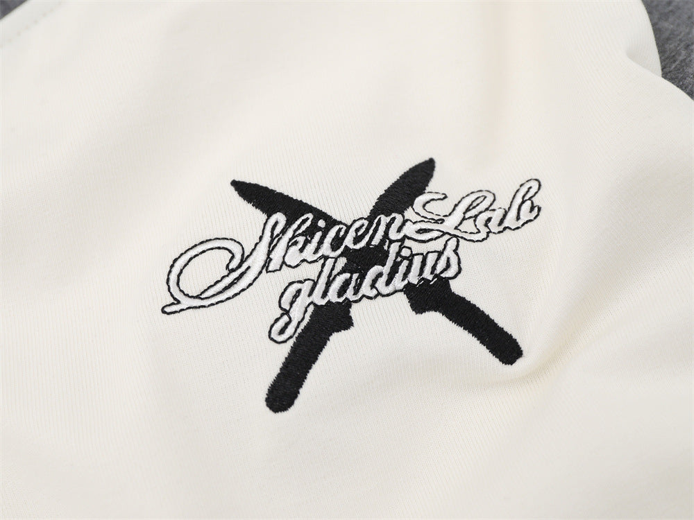 Camiseta de manga larga para hombre con bloques de color y bordado de texto – Corte relajado