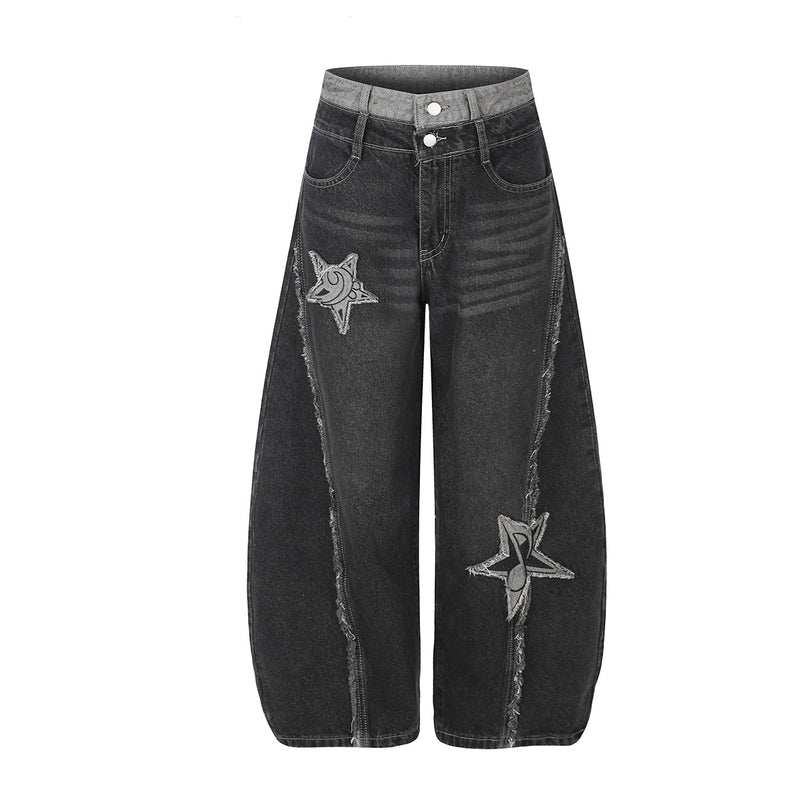 Baggy-Jeans mit weitem Bein, Stern-Patches und offenen Fransennähten