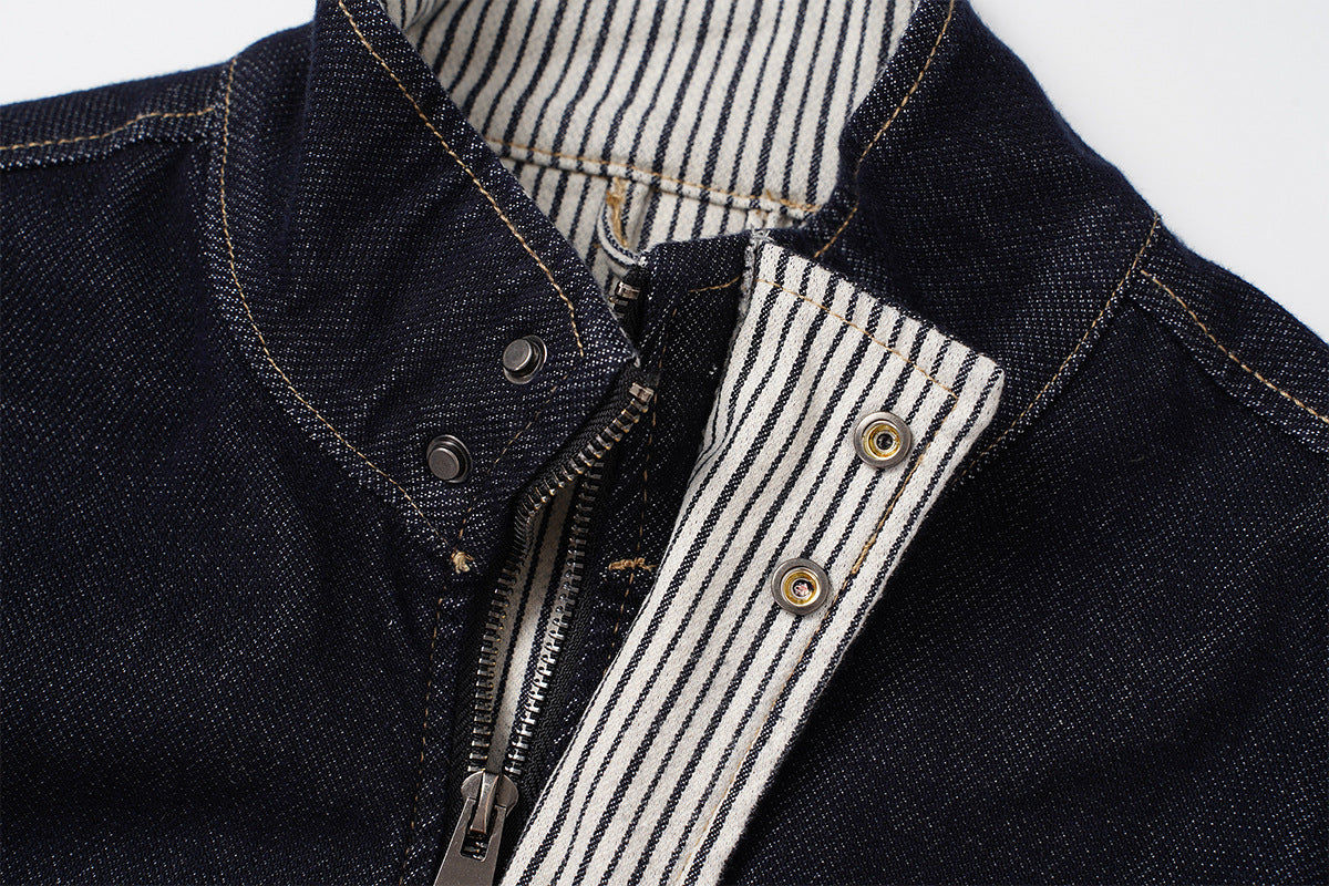 Veste de travail en denim indigo foncé – Coupe carrée, col montant et poches poitrine