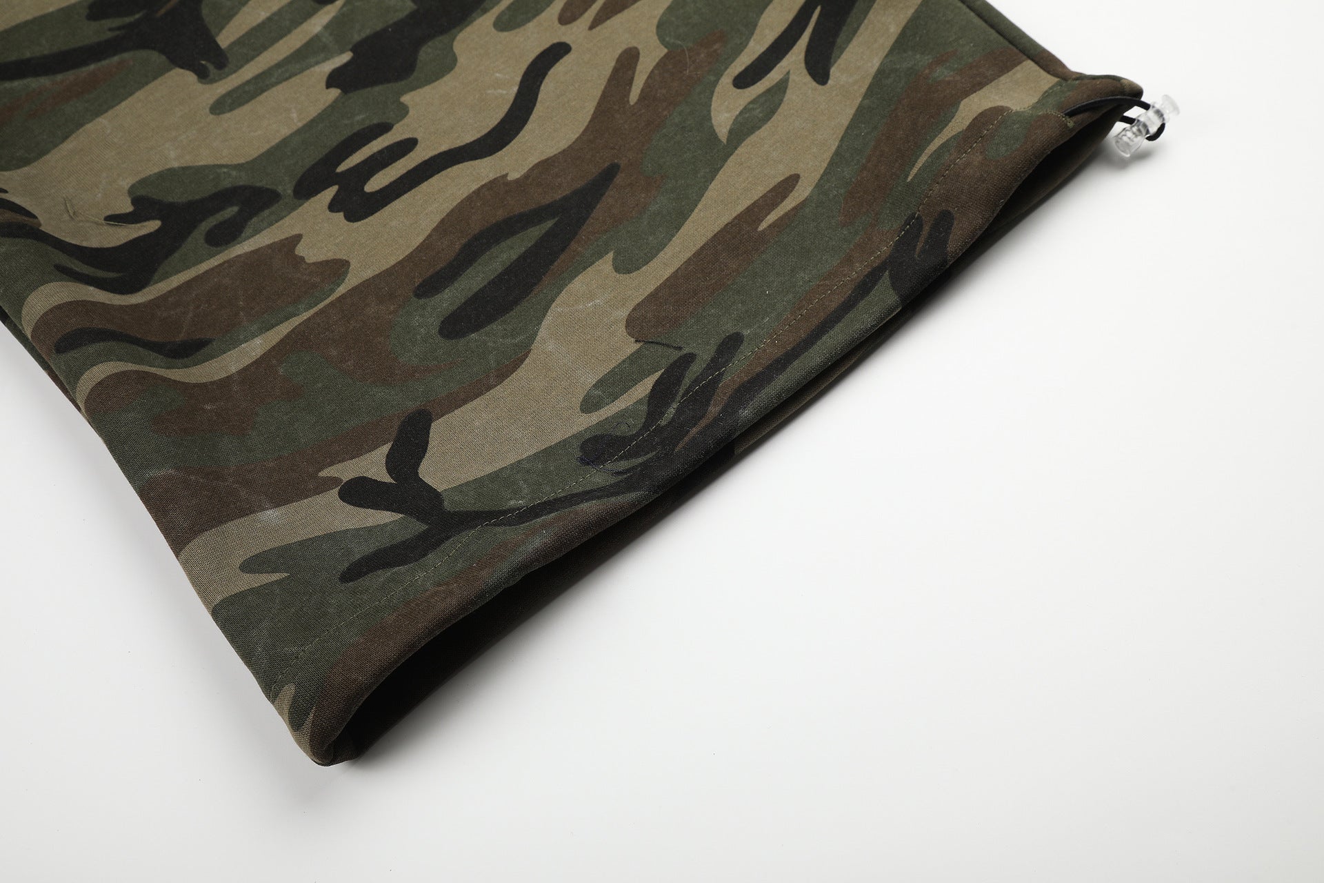 Camo-Wide-Leg-Jogginghose mit Union-Jack-Grafikprint