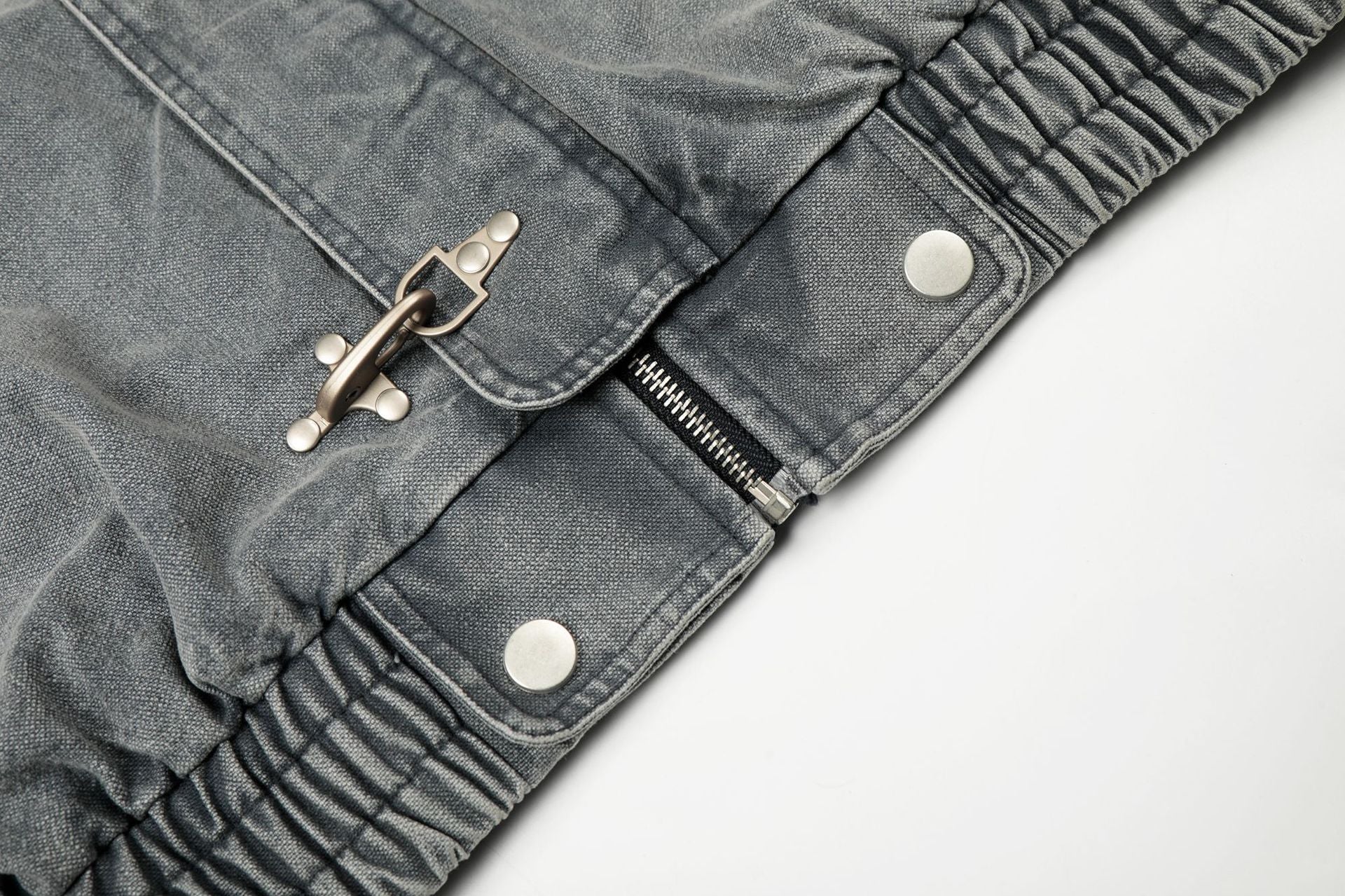 Veste Harrington en denim délavé avec fermoirs métalliques – Gris délavé à l'acide