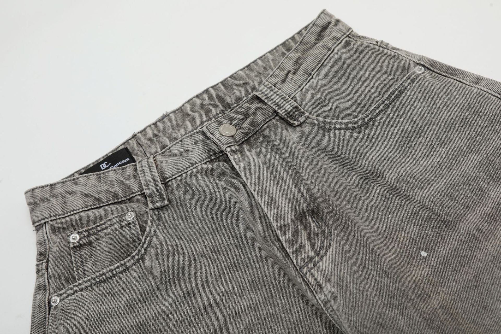 Jean baggy à jambes larges – Denim gris délavé à l’acide avec éclaboussures de peinture