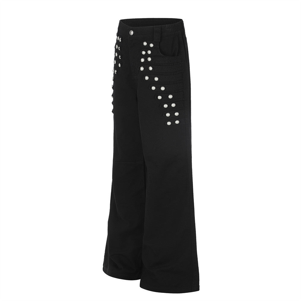 Pantalon homme coupe large orné de perles et de clous métalliques