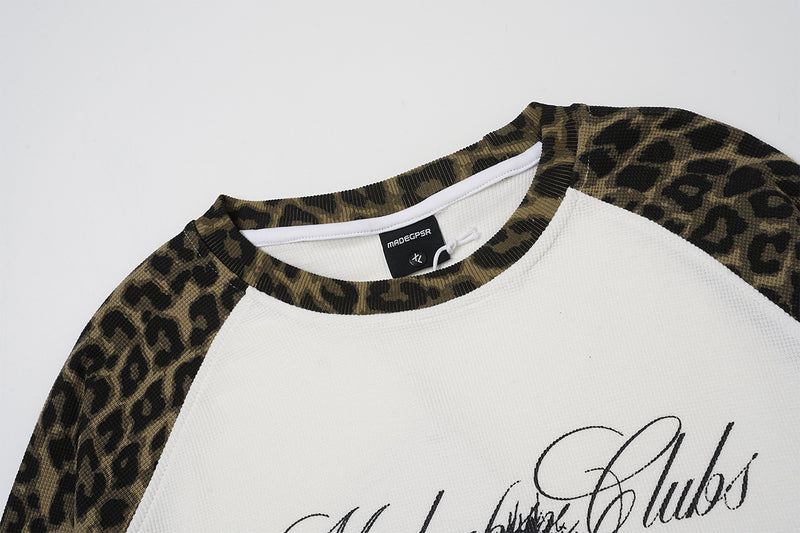 Langarm-Raglan-Shirt mit Leopardenärmeln und Gothic-Kreuz-Print