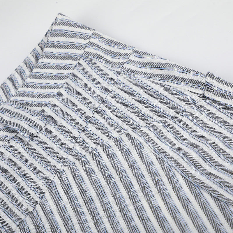 Pantalon à rayures et jambes larges – Taille haute déconstruite, bas incurvé