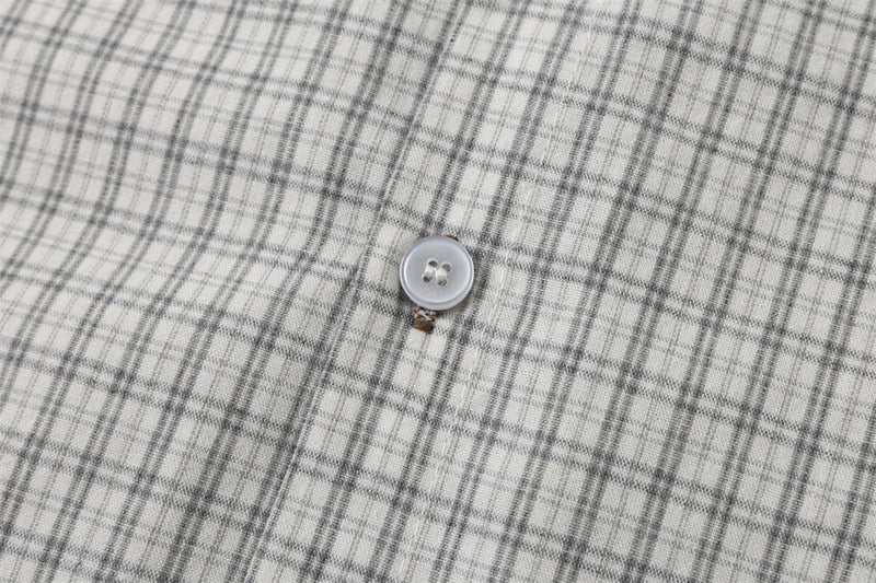 Plaid Long-Sleeve Button-Up Shirt – Relaxed Fit with Embroidered Logo