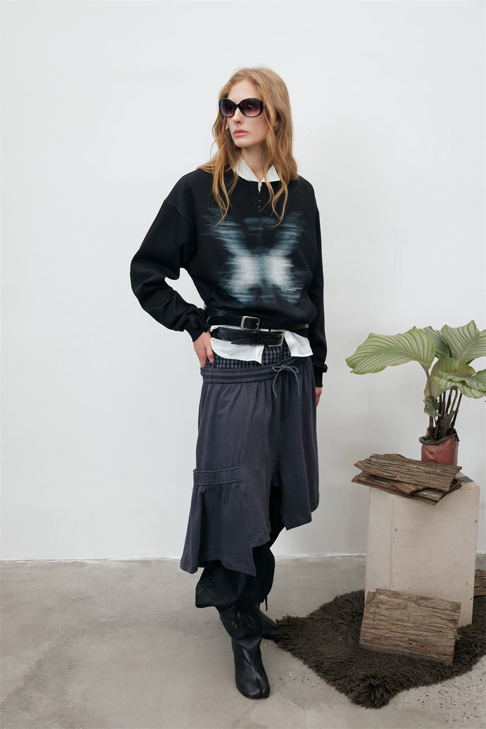 Oversized Butterfly Blur Graphic Long Sleeve Sweatshirt – Relaxed Fit Henley