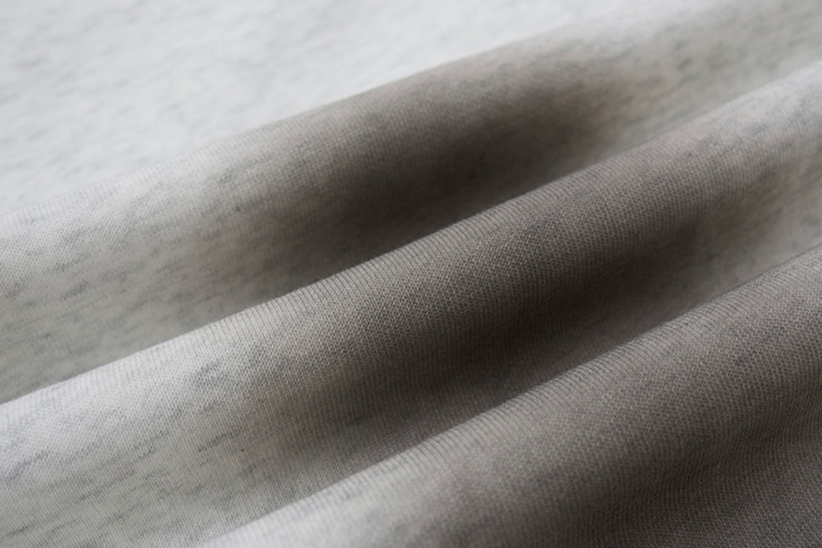 Pantalon de survêtement ample à jambes larges avec bandes latérales, fausse double ceinture et imprimé graphique