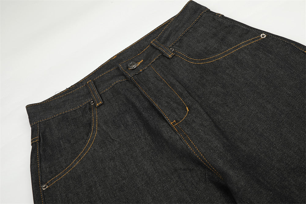 Jean homme à jambes larges – Denim noir, poches arrière cloutées et revers Union Jack