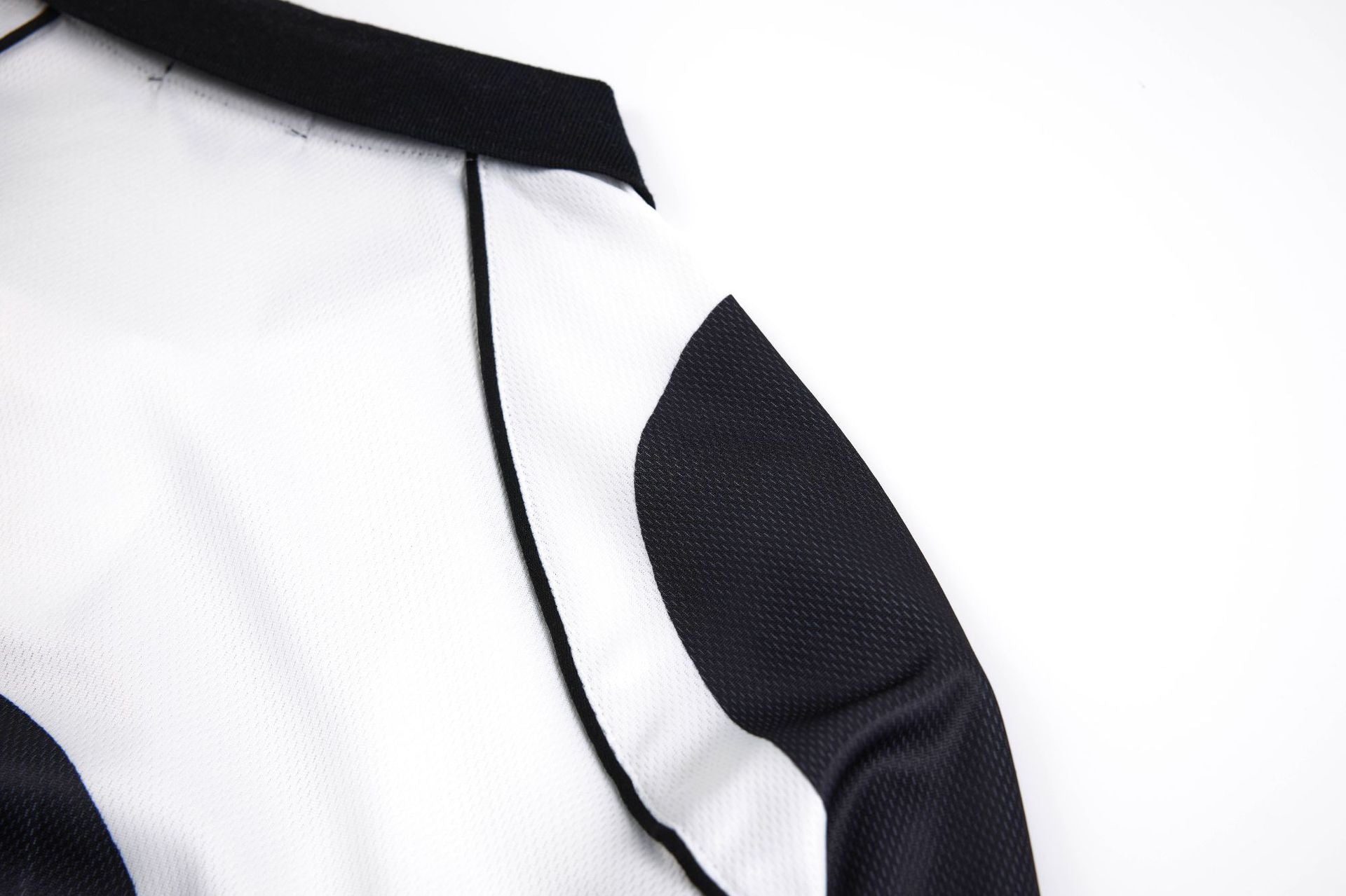 Maillot de football à manches longues noir et blanc à rayures, polo graphique