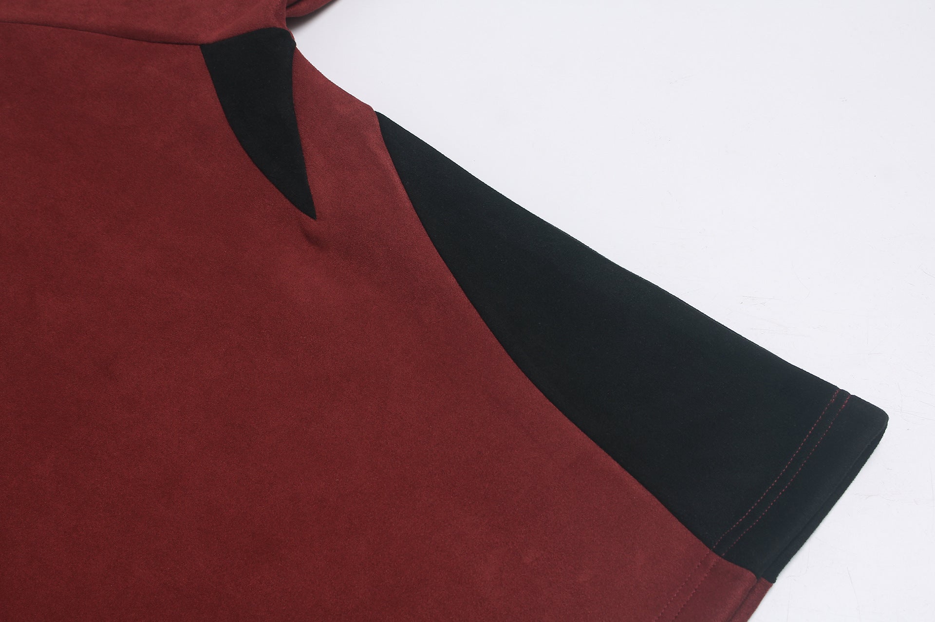 Langarmshirt mit Veloursleder-Textur – Collegiate-Arch-Aufdruck DIFFERENT GLFS