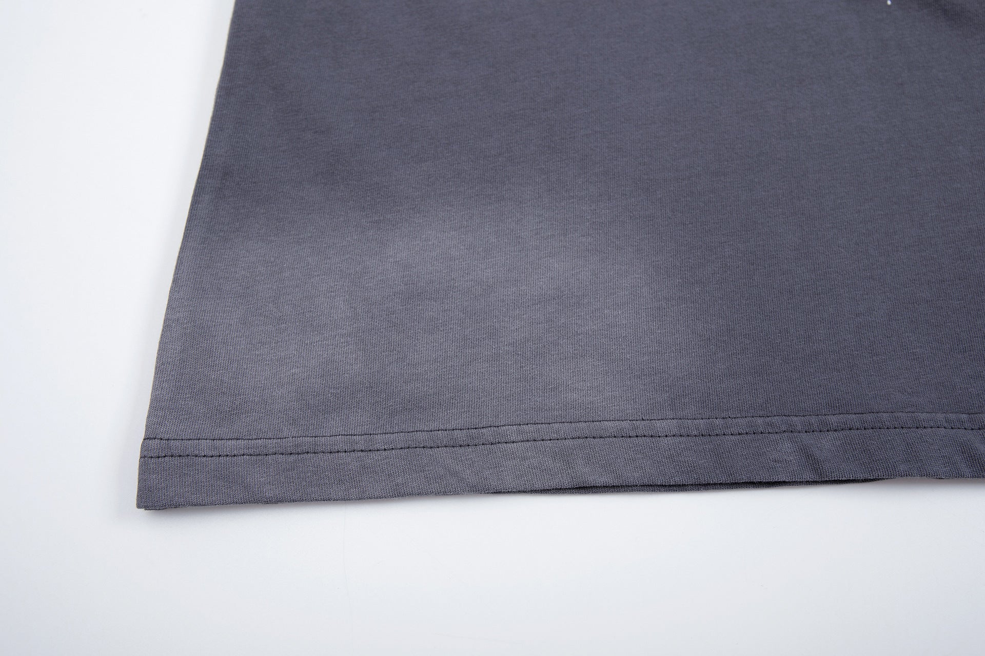 T-shirt gris à manches longues – Imprimé graffiti vintage délavé streetwear à col rond