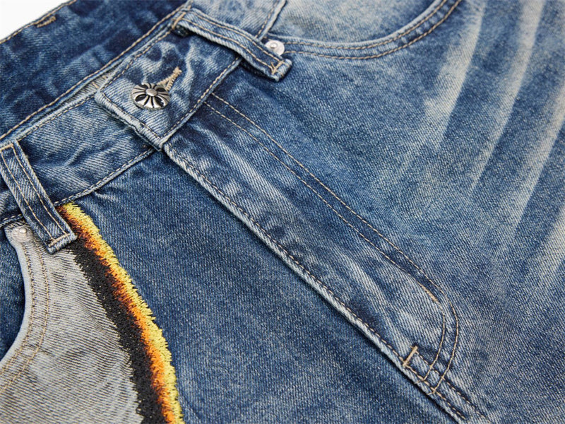 Men's Baggy Straight-Leg Jeans with Embroidered Patch Detail – Distressed Blue