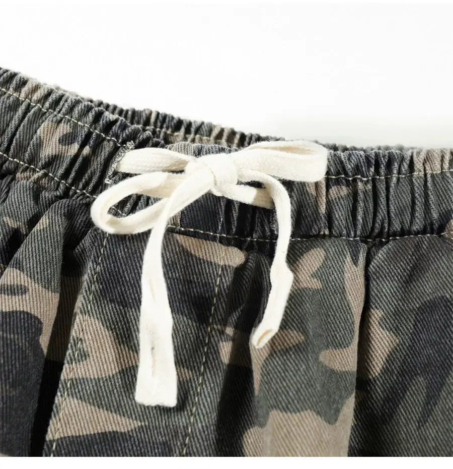 Close-up of the elastic waistband on Men’s Washed Grey Camo Cargo Shorts, featuring a white drawstring tied in a bow and a relaxed, baggy fit.