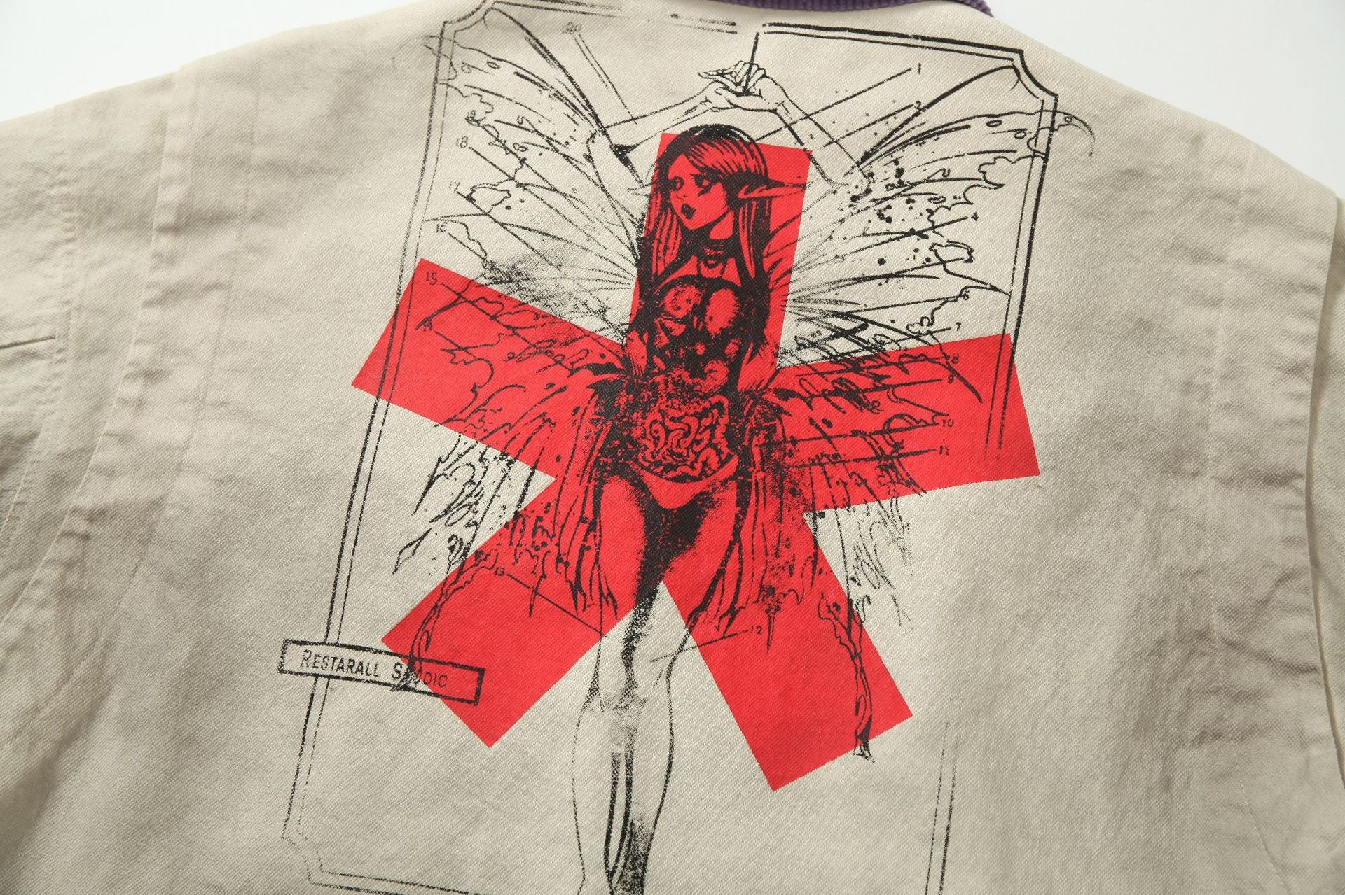 Veste zippée à imprimé graphique – Coton délavé effet usé, col violet et badge