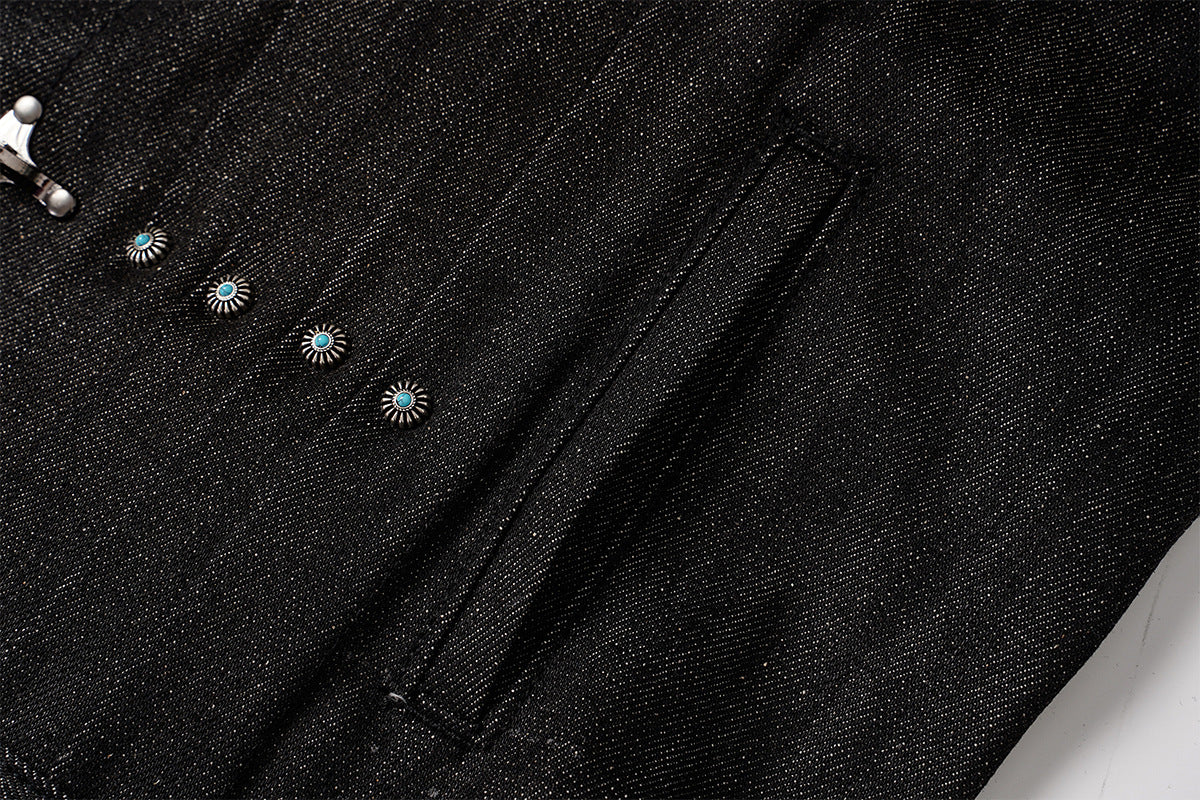 Veste en denim noir à devant plissé, fermetures à agrafes métalliques et clous turquoise