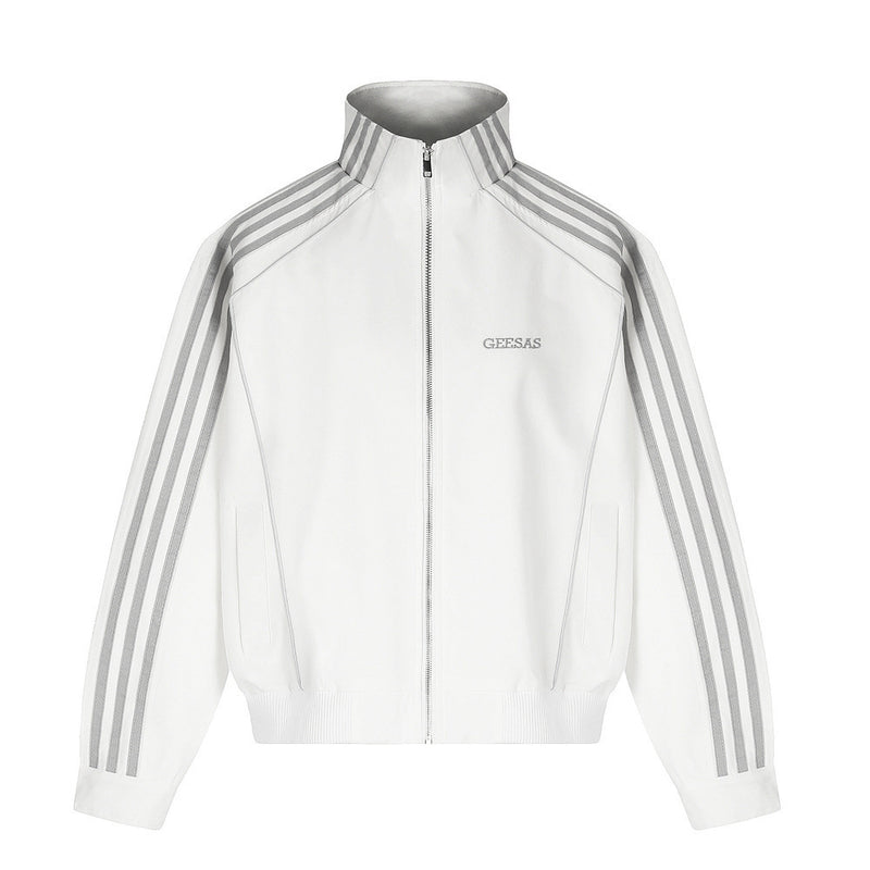 Veste de survêtement zippée blanche pour homme à col montant, trois bandes, détail de bandes grises et bas côtelé