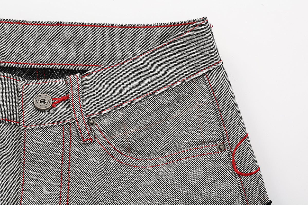 Jean wide leg bicolore à empiècements contrastants et broderie manuscrite – Coupe droite en denim brut