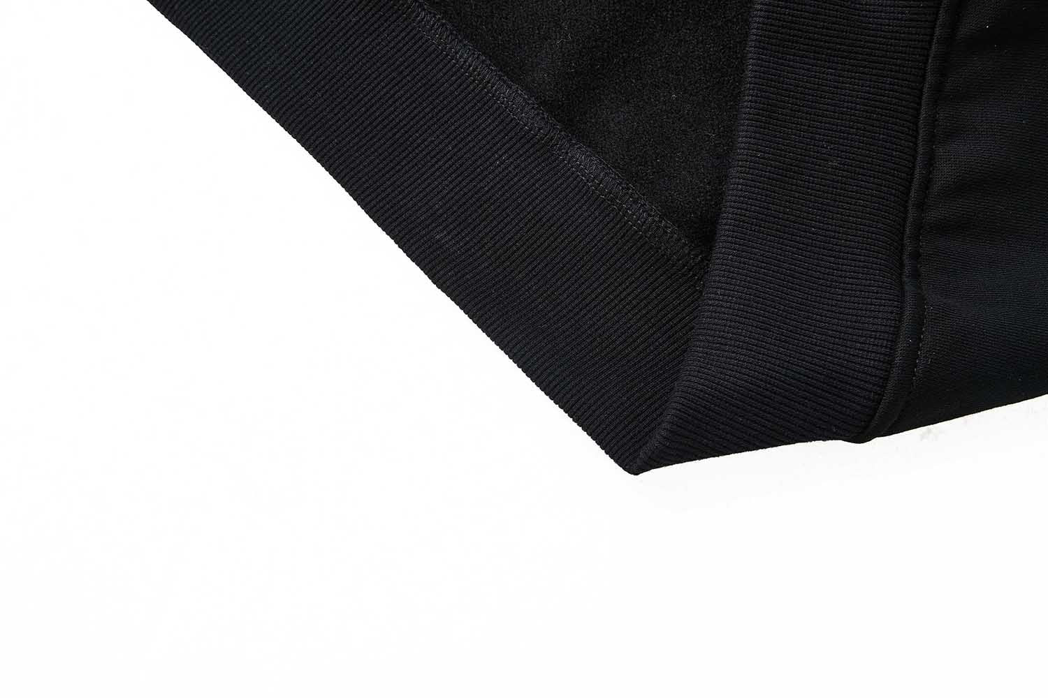 Sweat à capuche zippé avec bordure en fausse fourrure et imprimé script sur les manches