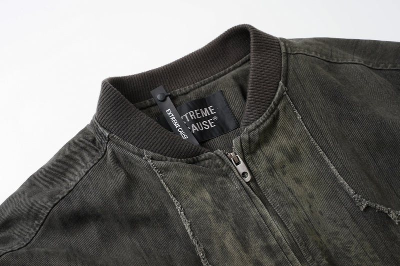 Veste bomber en jean délavé déconstruite à empiècement croisé et coutures effilochées