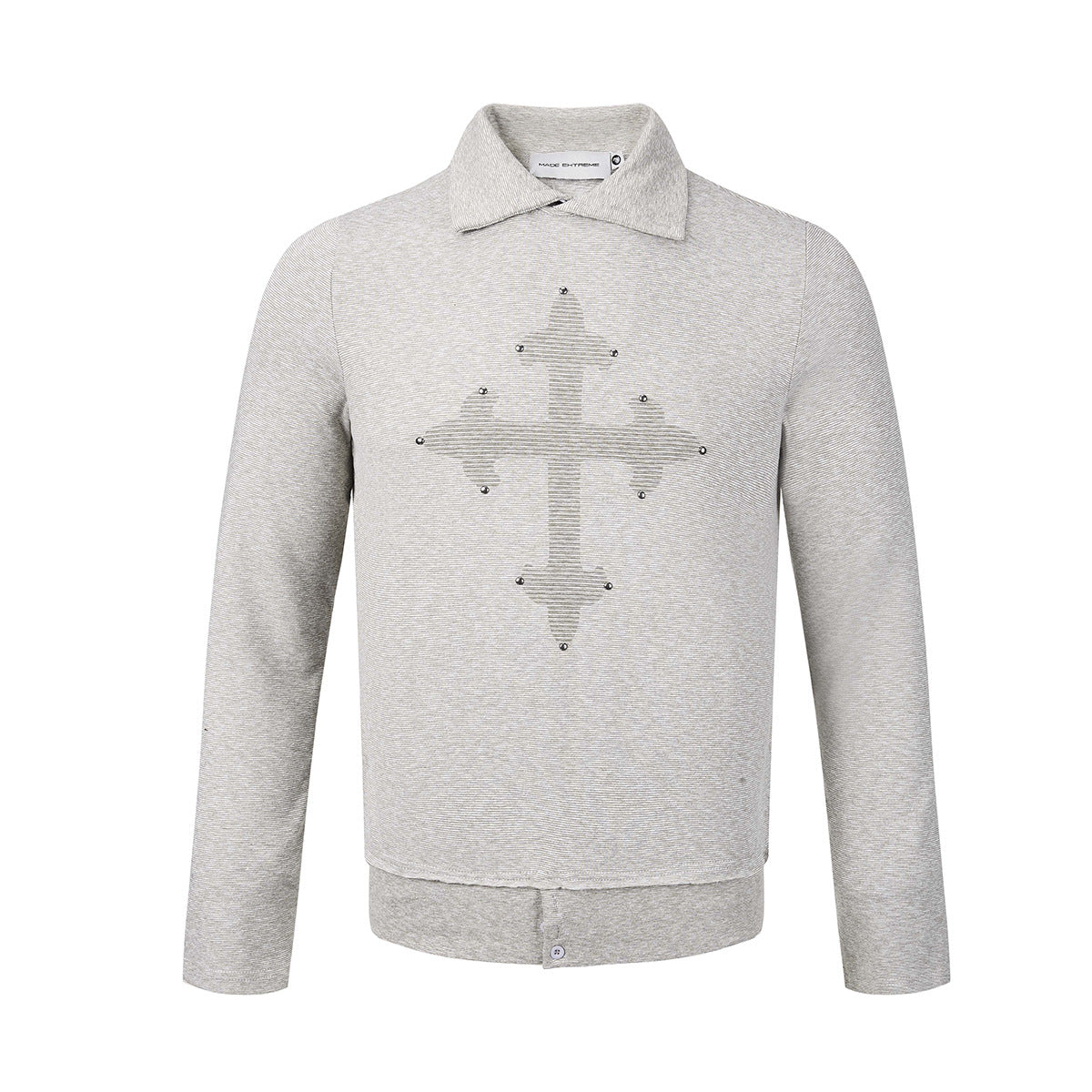 Polo à manches longues avec écusson poitrine en forme de croix cloutée, gris chiné, col classique et ourlet à bord franc, style streetwear