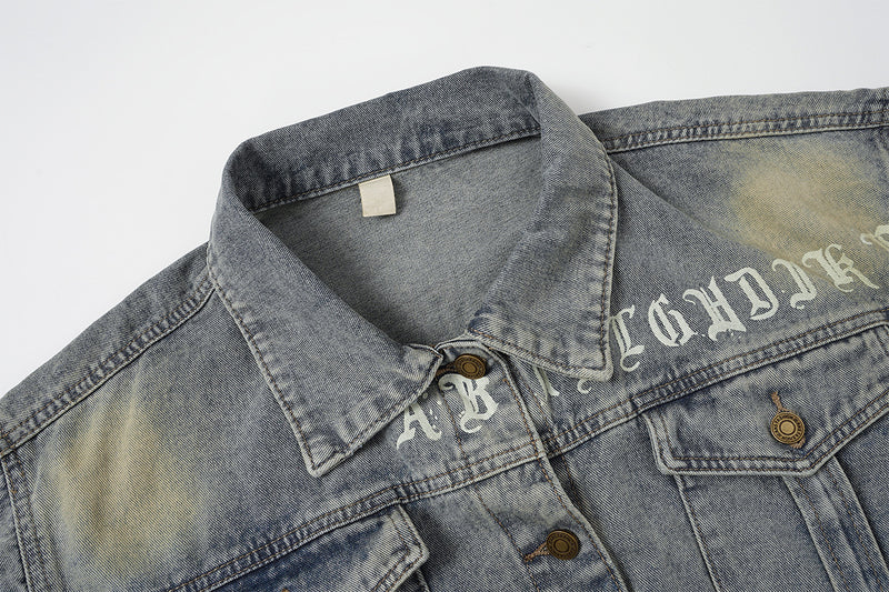 Veste en denim délavé et usé à lettrage Old English – Coupe workwear droite