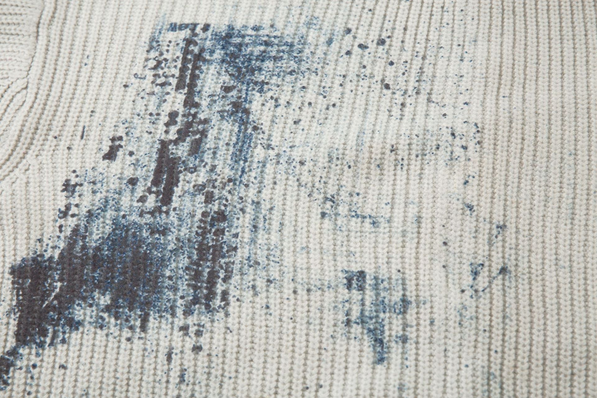 Veste pull zippée en maille imprimée ours graffiti – Col montant, éclaboussures d’encre, vintage