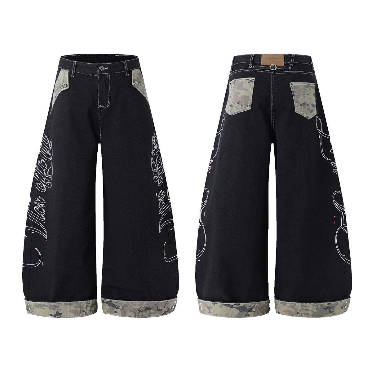 Jean baggy noir à jambes larges avec empiècements camouflage et broderie manuscrite