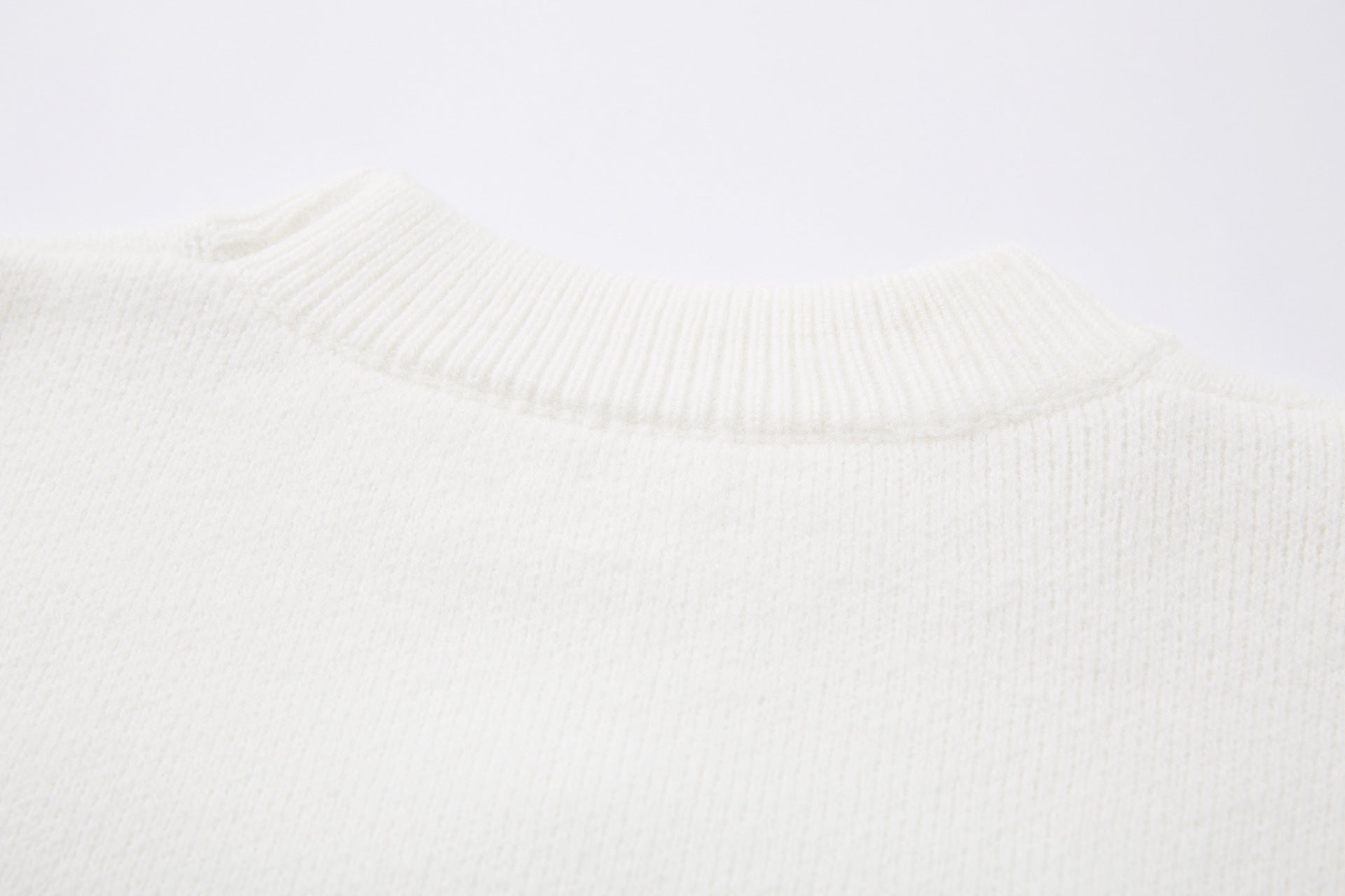 Pull gris à col rond – Maille oversize avec motif en fausse fourrure