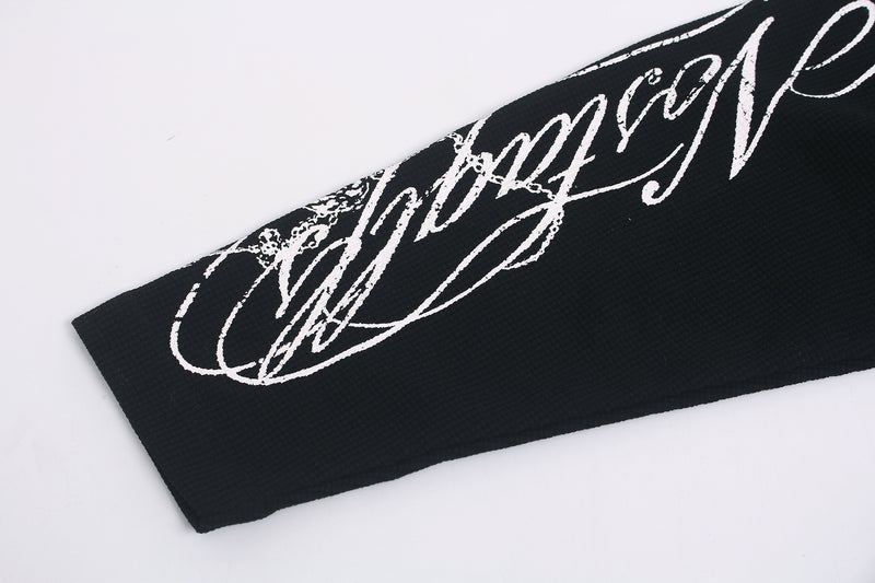 T-shirt graphique noir à manches longues avec détails cloutés et inscription