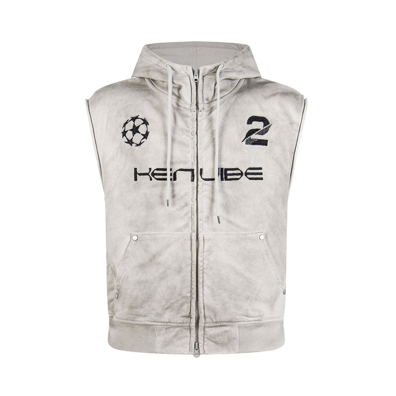 Chaleco sudadera sin mangas con cremallera Kenvibe, en blanco lavado, con escudo de fútbol y gráfico del número 2 en el pecho, vista frontal
