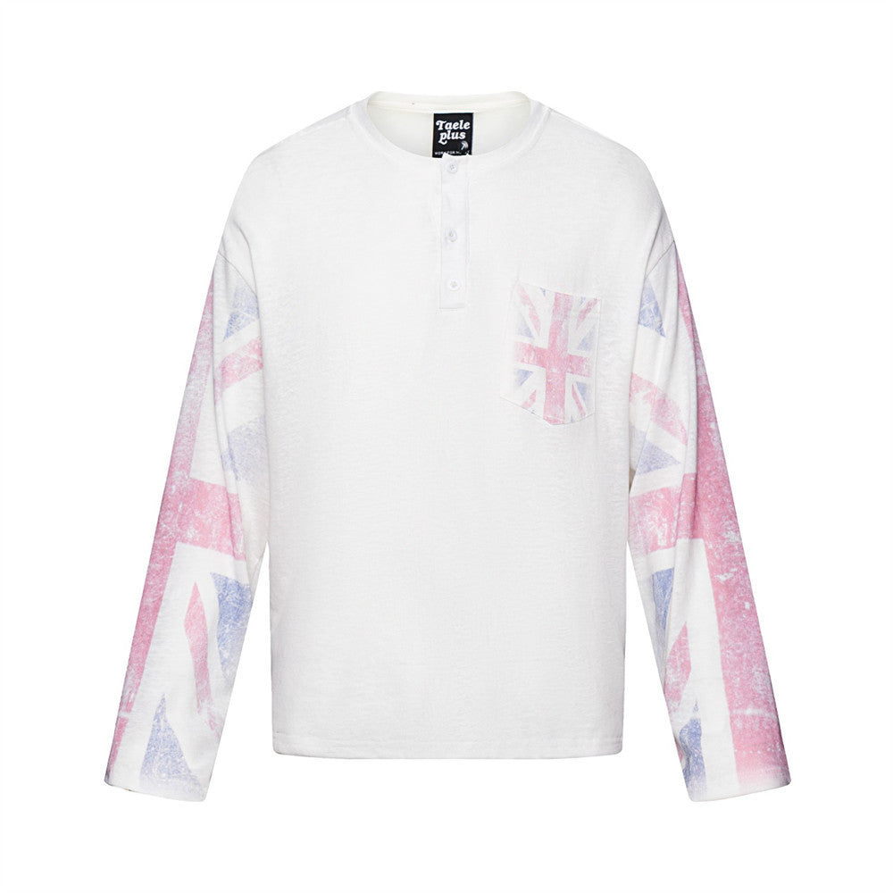 T-shirt Henley blanc oversize à manches longues, imprimés Union Jack effet usé sur les manches et la poche poitrine, vues avant et arrière