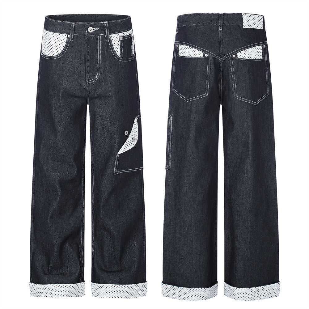 Jean homme indigo foncé à coupe droite et jambes larges, poches à empiècements contrastés à pois et ourlets retroussés, vue de face et de dos